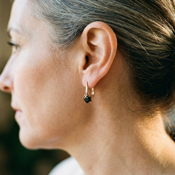 Κομψά σκουλαρίκια από χρυσό με μαύρο ζιρκόνιο
